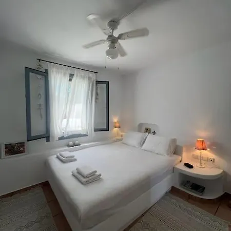 Azure Bianca Διάπορος